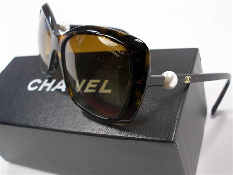 chanel occhiali con perle|Chanel sunglasses new collection.